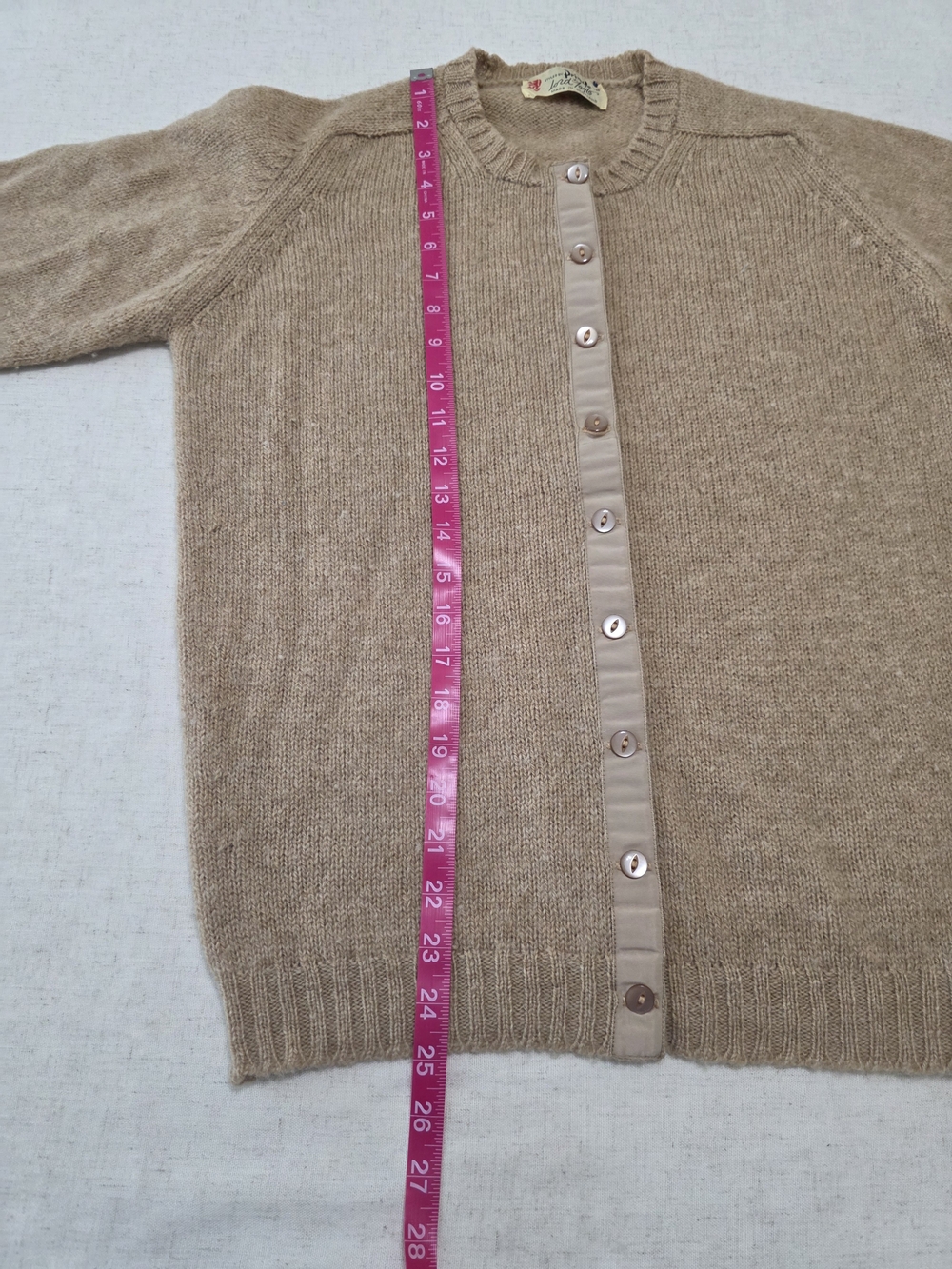Vintage Pringle of Scotland Tan Cardigan 100% New Wool Shetland Size 40 Large - Picture 8 of 8